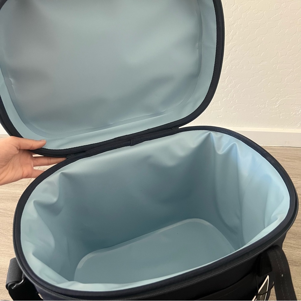 Hydro Flask Carry Out Bag - Picture 4 of 7